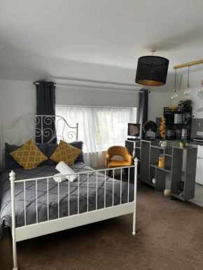 Preston Room Let